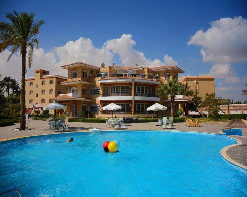 Tolip Inn Resort Fāʼid Extérieur photo